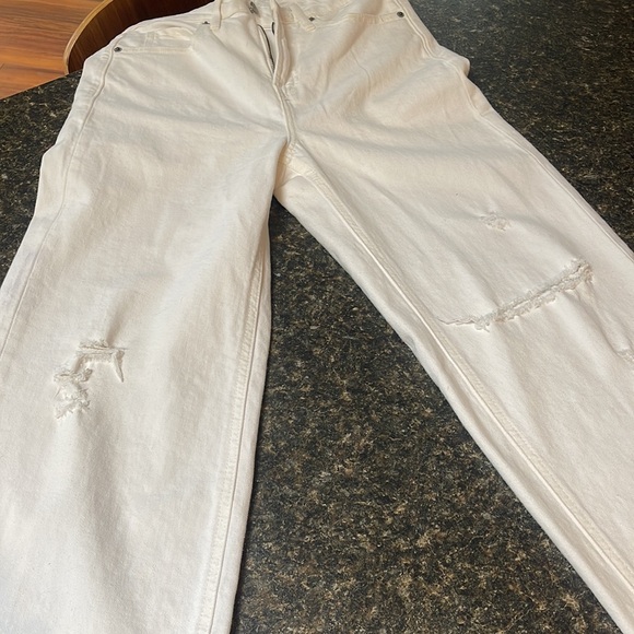 Old navy wide leg, ripped Jean - Picture 2 of 2